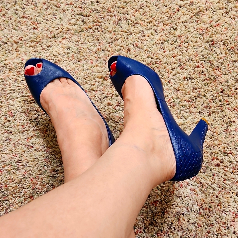 ELLIOTT LUCCA SIZE 81/2 BLUE 31/2" HEELS